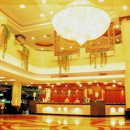 فندق Crown ووهان المظهر الخارجي الصورة