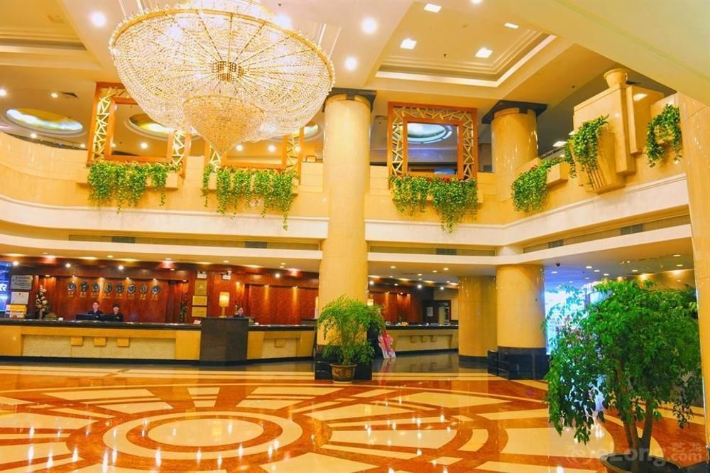 فندق Crown ووهان المظهر الخارجي الصورة